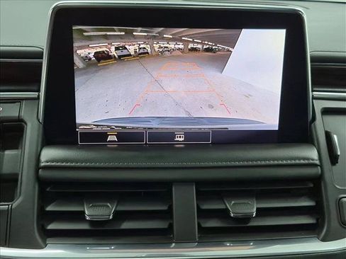 Used 2021 Chevrolet Suburban LT RWD image 13