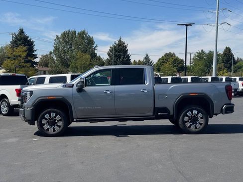 Used 2025 GMC Sierra 3500 Denali w/ Technology Package AWD/4WD image 4