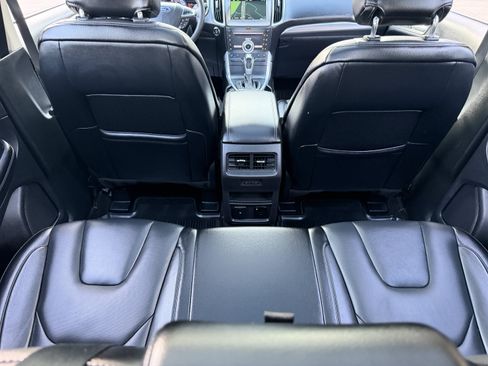 Used 2018 Ford Edge Titanium w/ Equipment Group 301A AWD/4WD image 17