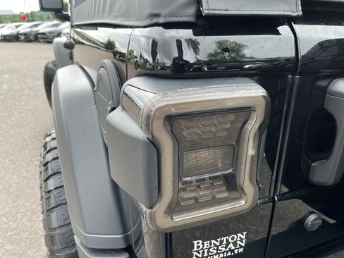 Used 2023 Jeep Wrangler Sport AWD/4WD image 43
