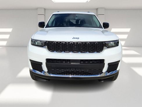 Certified 2024 Jeep Grand Cherokee L Laredo image 8