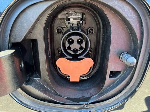 Used 2018 Chevrolet Bolt LT FWD image 10
