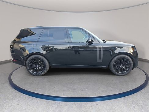 Used 2025 Land Rover Range Rover SE image 4
