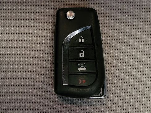 Used 2020 Toyota Corolla LE FWD image 32