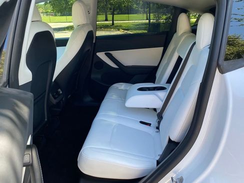 Used 2022 Tesla Model Y Long Range AWD/4WD image 19