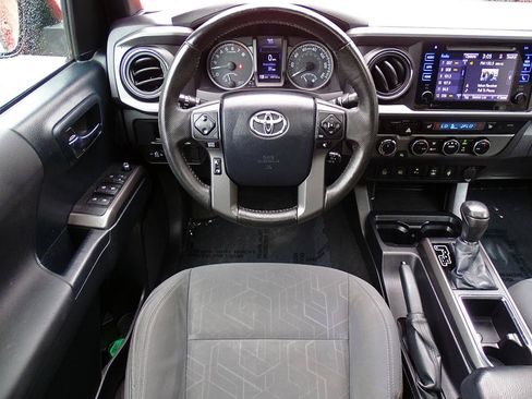 Used 2016 Toyota Tacoma TRD Off-Road w/ Premium & Technology Package AWD/4WD image 28