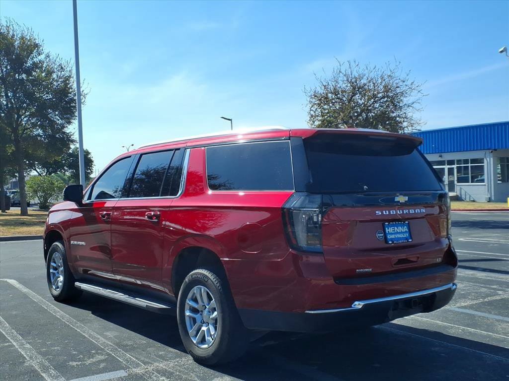 Used 2025 Chevrolet Suburban LT w/ Comfort Package RWD image 8