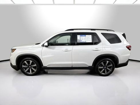 Used 2024 Honda Pilot Touring image 3