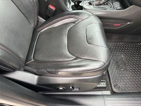 Used 2020 Jeep Cherokee Trailhawk image 13