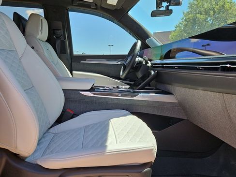 Used 2026 Cadillac Escalade V w/ LPO, ONYX Package AWD/4WD image 21