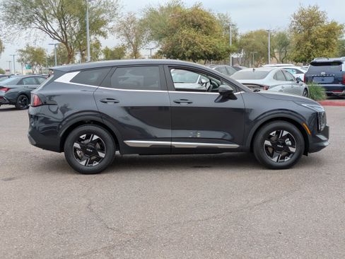 Used 2026 Kia Sportage LX image 2