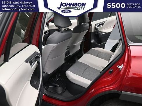 Used 2024 Toyota RAV4 XLE AWD/4WD image 17