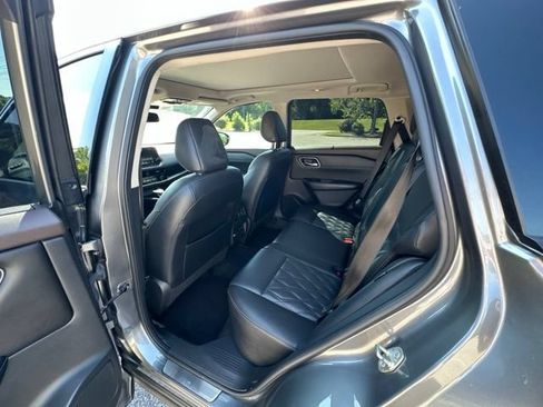 Used 2021 Nissan Rogue Platinum AWD/4WD image 18