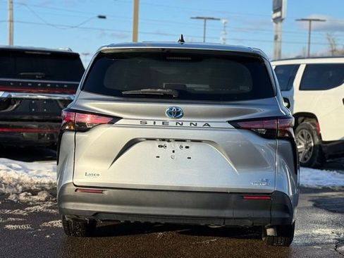 Used 2021 Toyota Sienna LE image 35