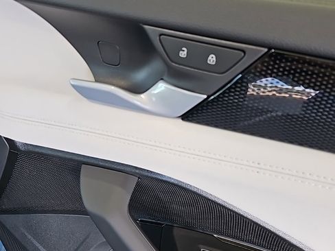 New 2025 Volkswagen Tiguan SE image 12