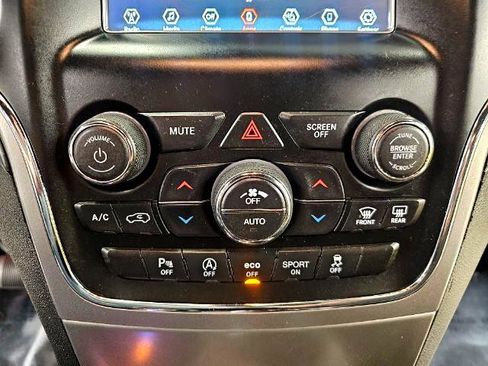 Used 2020 Jeep Grand Cherokee Laredo image 18