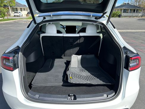 Used 2020 Tesla Model Y Long Range image 22