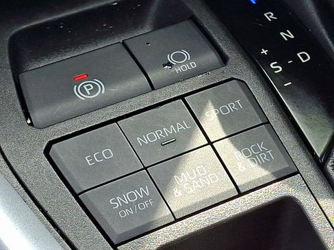 Certified 2022 Toyota RAV4 LE image 25