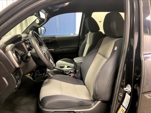 Used 2022 Toyota Tacoma TRD Off-Road image 10