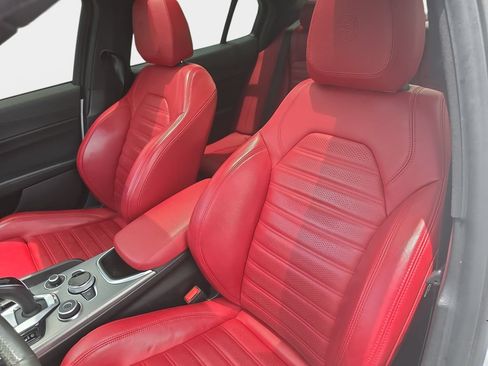 Used 2024 Alfa Romeo Giulia Veloce RWD image 25