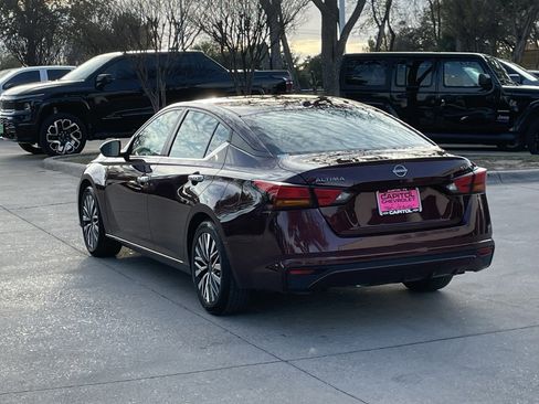 Used 2024 Nissan Altima 2.5 SV image 4