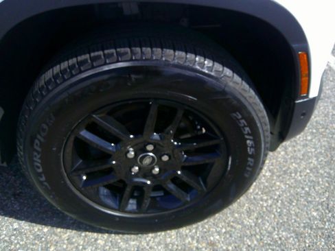 Used 2023 Land Rover Defender 110 S image 52