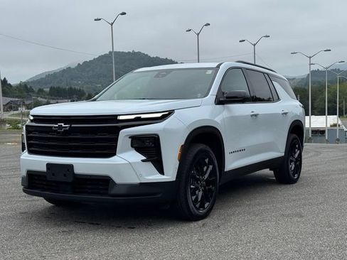 New 2026 Chevrolet Traverse LT w/ Enhanced Driving Package AWD/4WD image 3