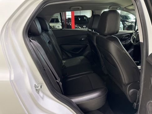 Used 2017 Chevrolet Trax LT w/ LT Convenience Package FWD image 32