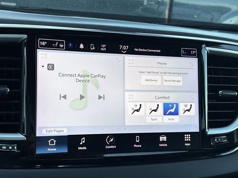 Used 2024 Chrysler Pacifica Touring-L image 32