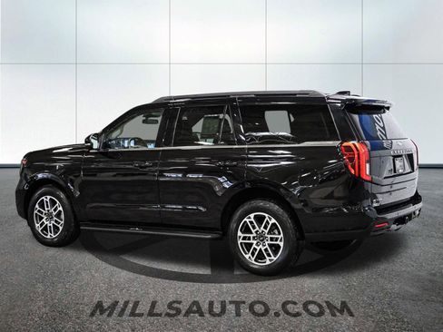 Certified 2025 Ford Expedition Active image 4