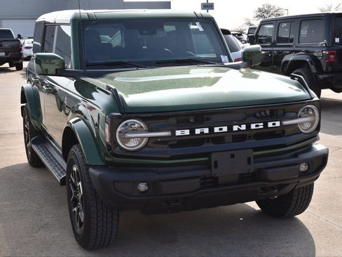 Used 2025 Ford Bronco Outer Banks image 4