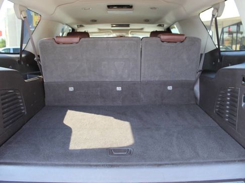 Used 2016 Chevrolet Suburban LTZ image 14