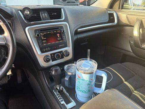 Used 2015 GMC Acadia SLE FWD image 19