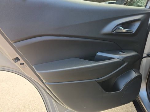 Used 2024 Chevrolet Trax ACTIV w/ Sunroof Package image 41