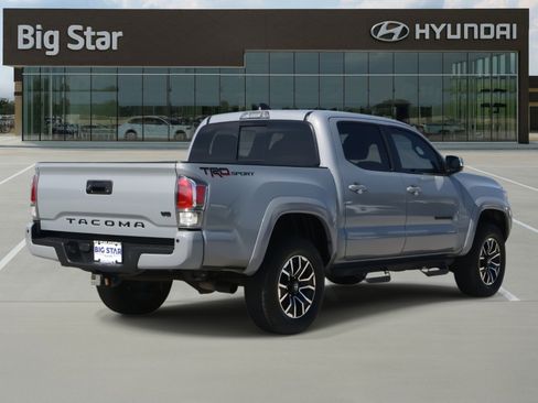 Used 2021 Toyota Tacoma TRD Sport w/ Technology Package image 4