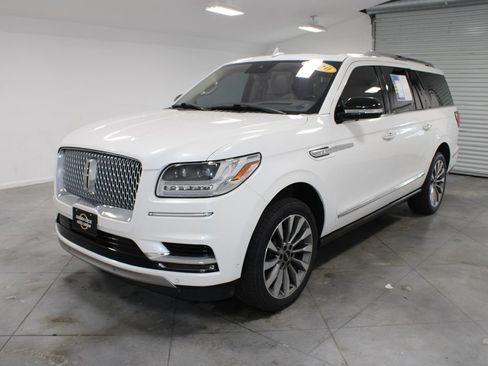 Used 2020 Lincoln Navigator L Reserve w/ Luxury Package AWD/4WD image 4