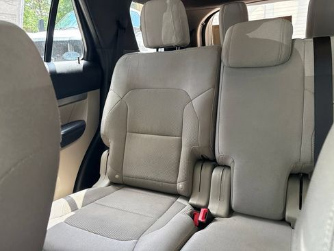 Used 2018 Ford Explorer XLT AWD/4WD image 8