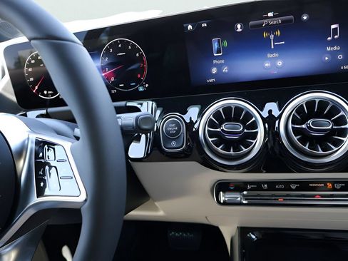 New 2026 Mercedes-Benz GLA 250 4MATIC image 27