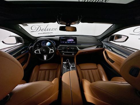 Used 2022 BMW 530e xDrive w/ Premium Package image 22