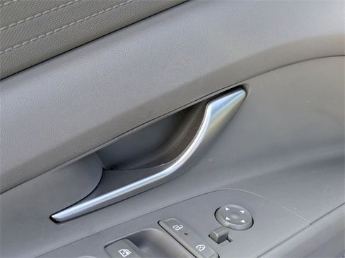 Used 2024 Hyundai Elantra SEL image 13