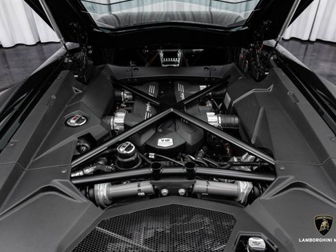 Used 2018 Lamborghini Aventador S image 36