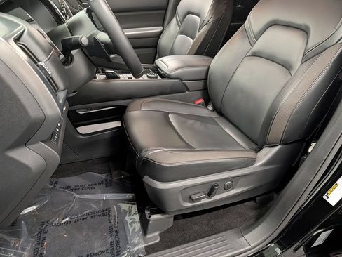 Used 2023 Nissan Pathfinder SL AWD/4WD image 13