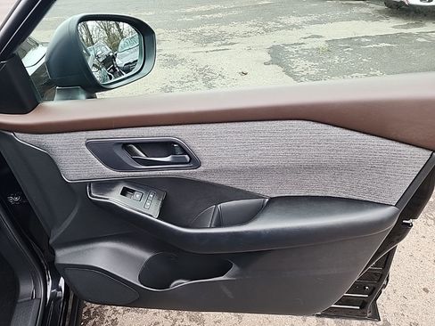 Used 2023 Nissan Rogue S image 24