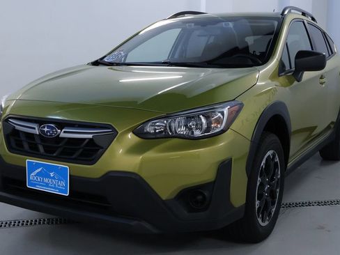 Used 2023 Subaru Crosstrek 2.0i image 3