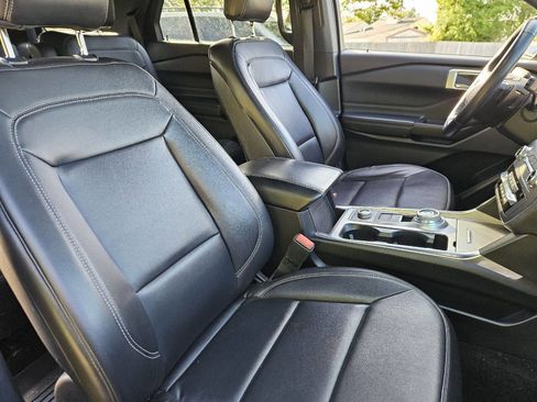 Used 2020 Ford Explorer XLT w/ Equipment Group 202A AWD/4WD image 20
