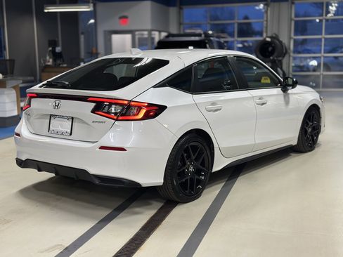 Used 2023 Honda Civic Sport image 4