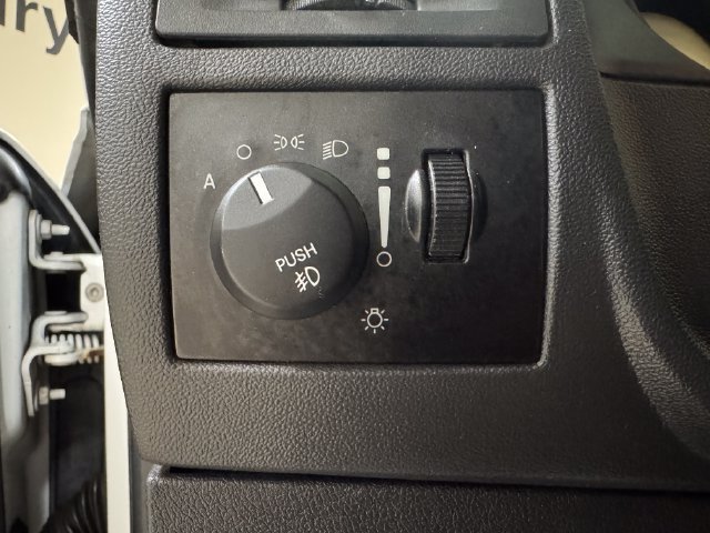 Used 2010 Dodge Challenger R/T RWD image 10