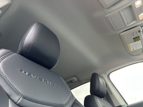 Certified 2025 Ford Maverick Lariat w/ Black Appearance Package image 18