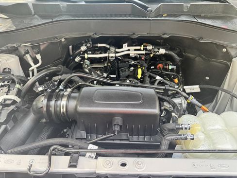 Used 2022 Ford Explorer XLT image 30