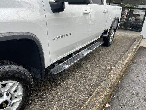 Used 2024 Chevrolet Silverado 2500 LT AWD/4WD image 12